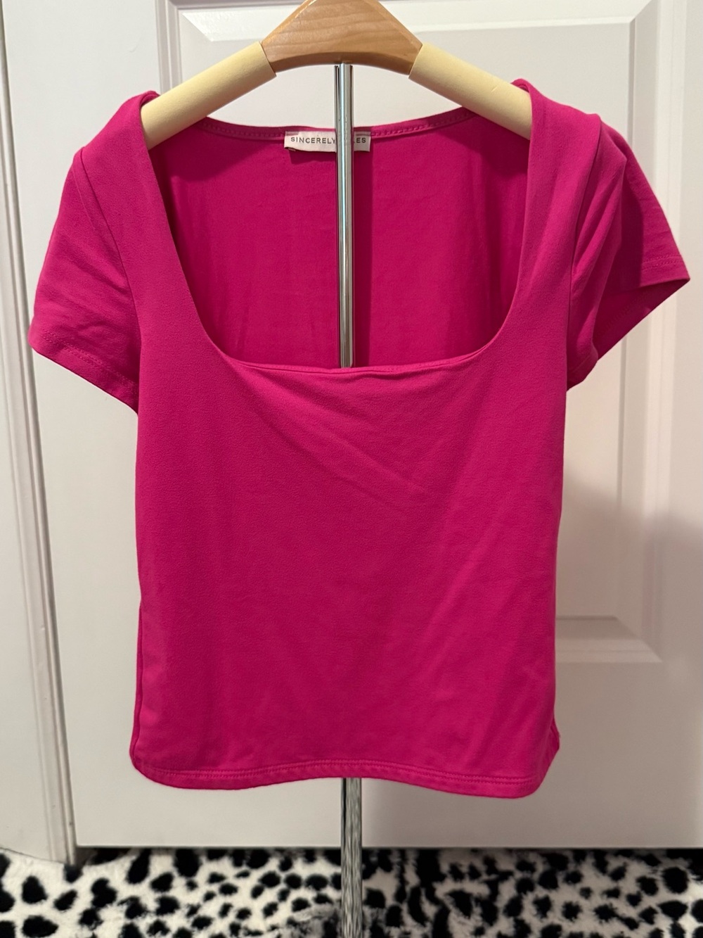 Sincerly Jules Fuchsia Square Neck Crop Top